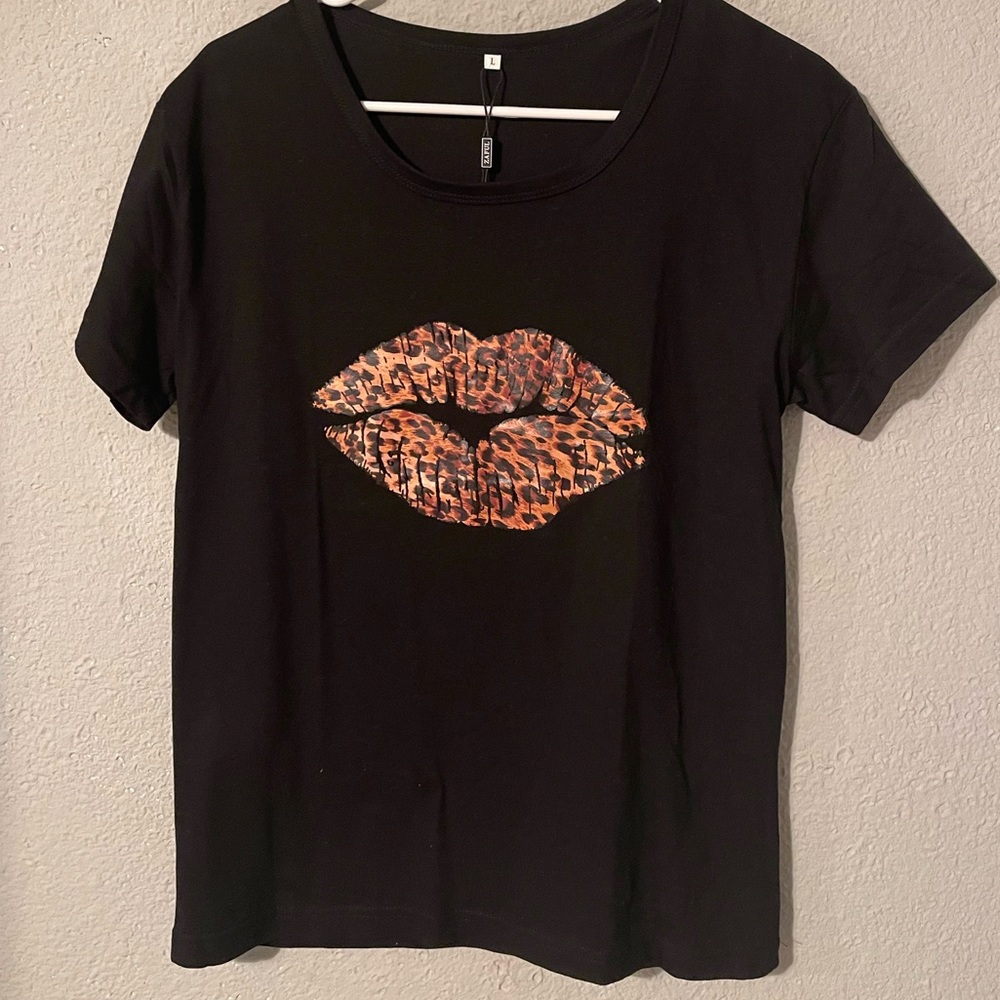 Cheetah lips shirt